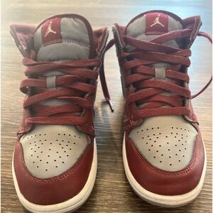 Boys Nike Jordans size 2.5 y